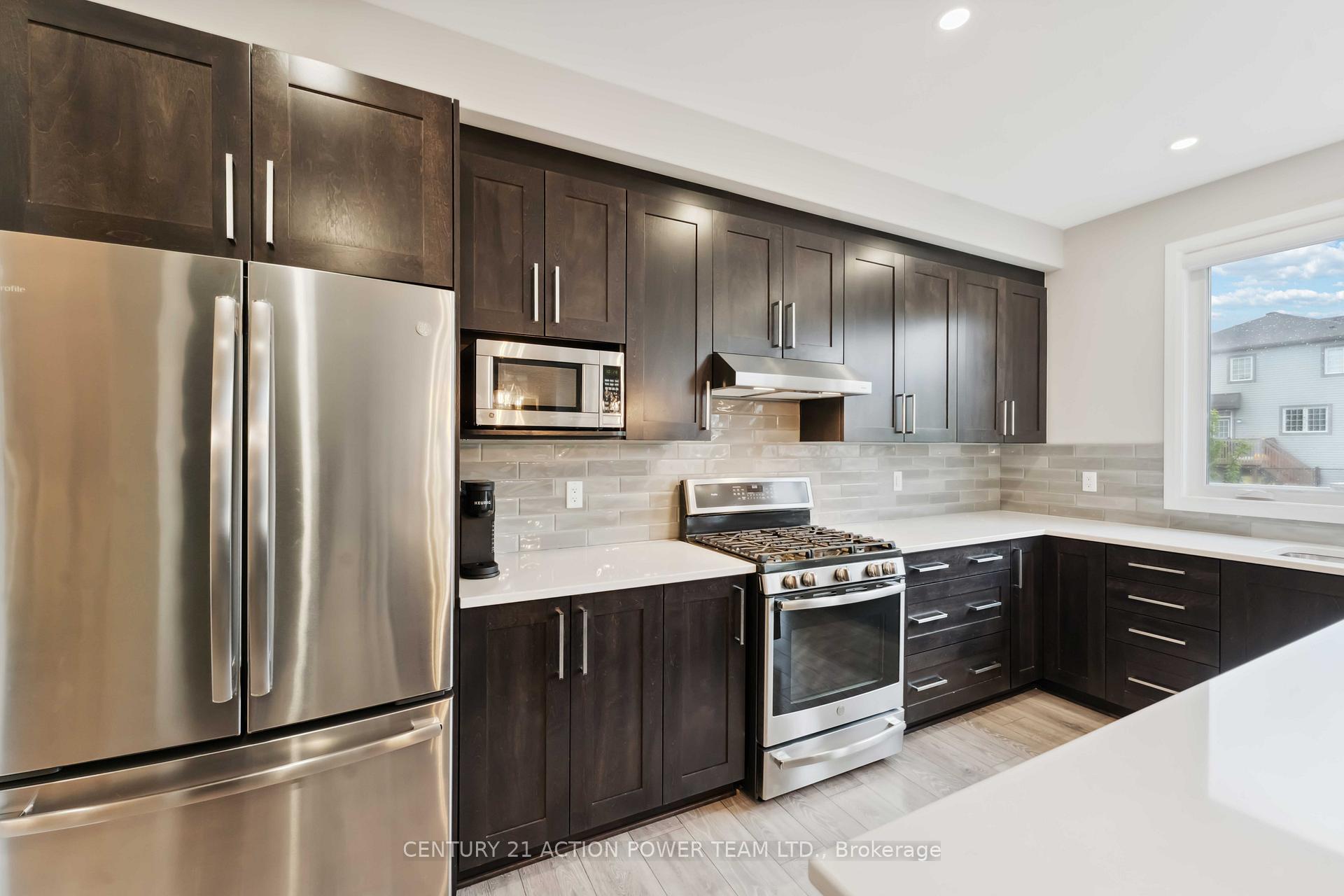 Photo 17 of 266 Esturgeon Street, Ottawa, Avalon West — HOMEH