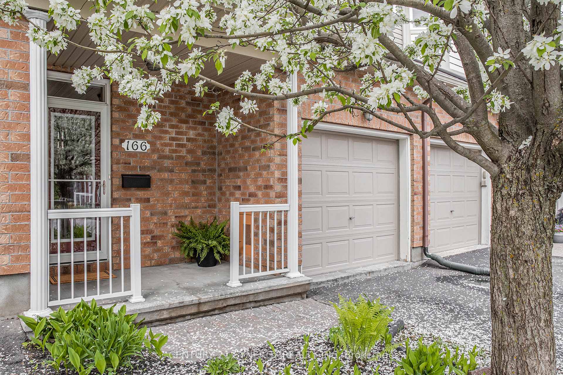 Photo 2 of 166 Parkrose Private, Ottawa, Chatelaine Village — HOMEH