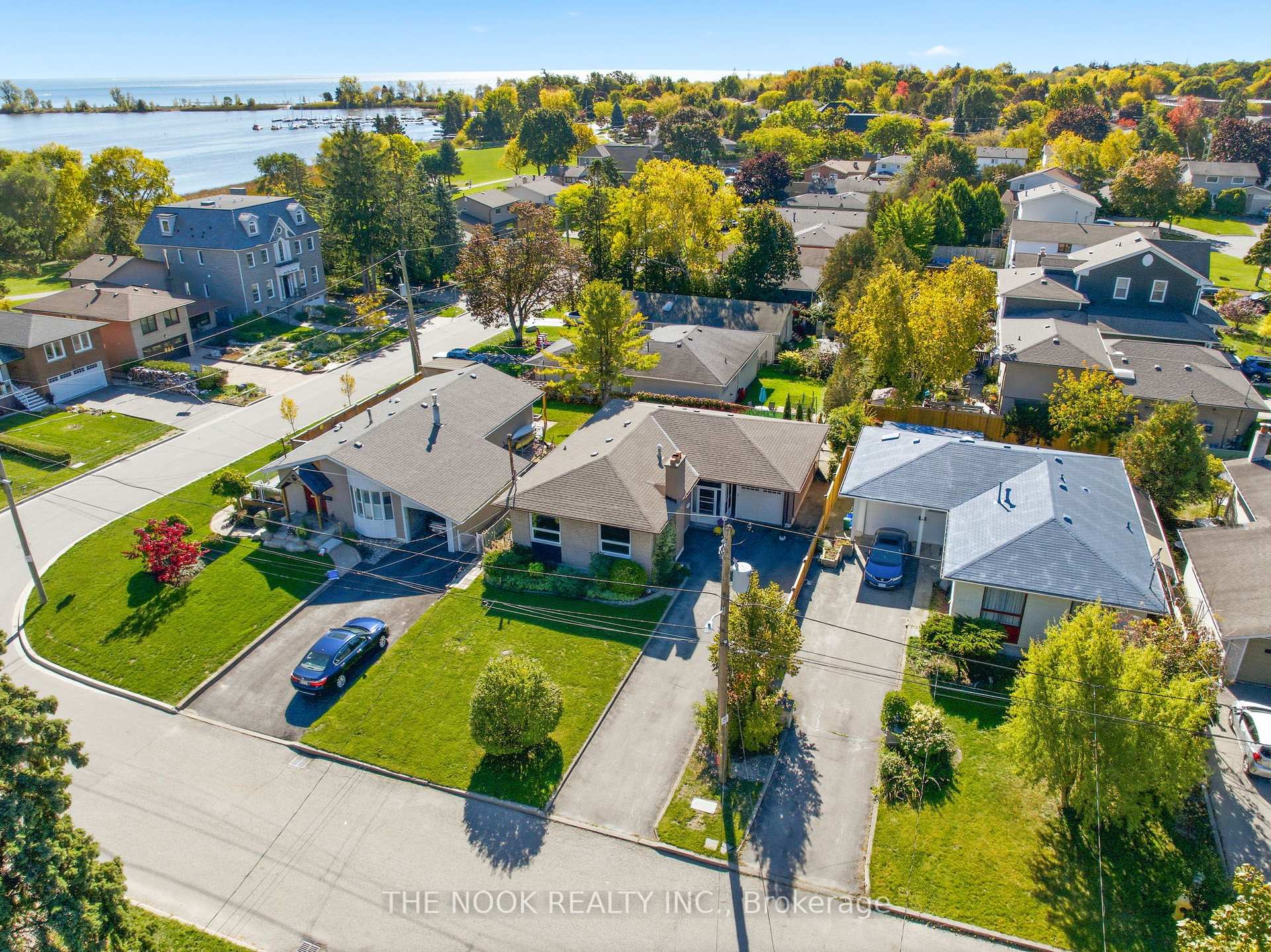Photo 2 of 953 Essa Crescent, Pickering, West Shore — HOMEH
