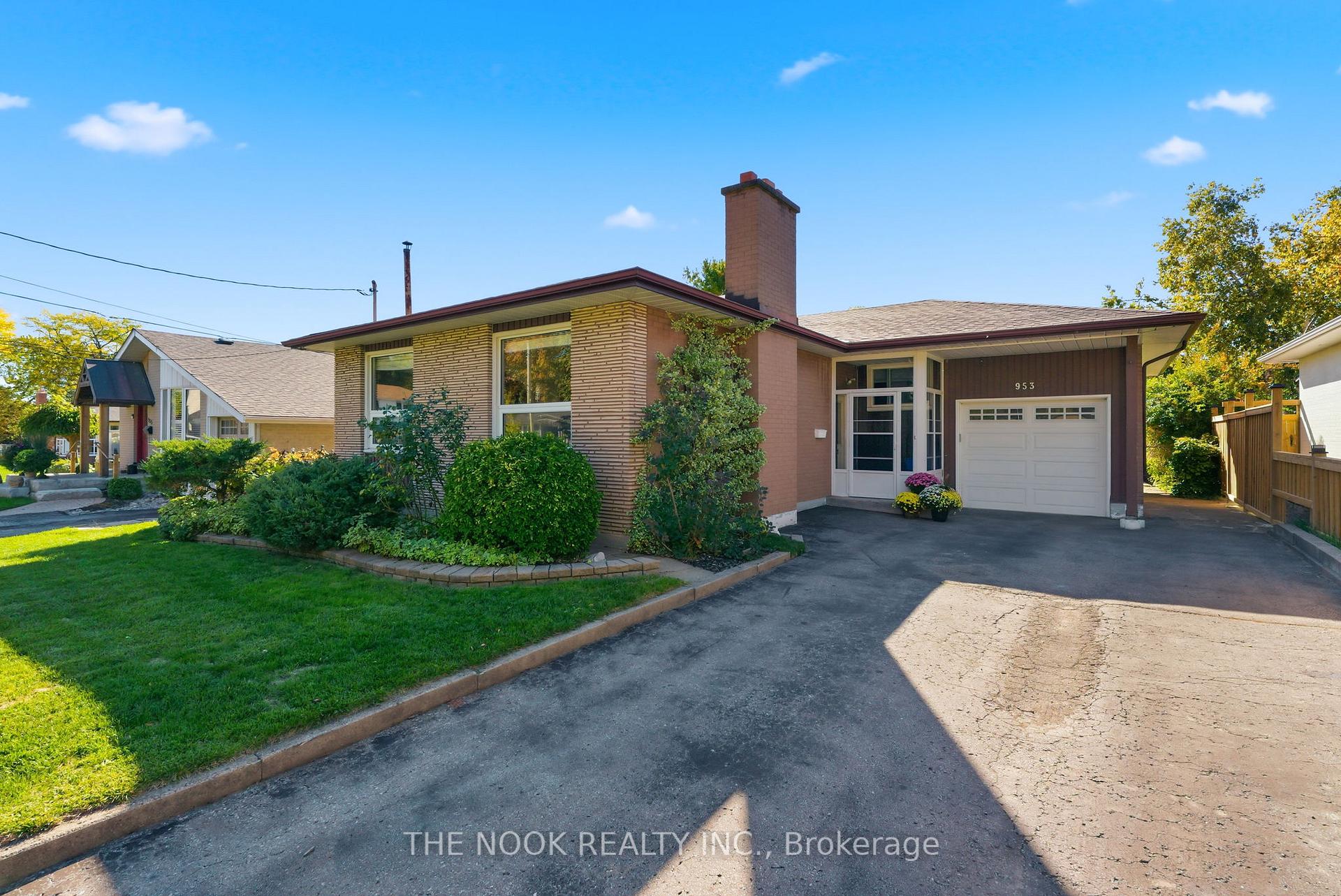Photo 3 of 953 Essa Crescent, Pickering, West Shore — HOMEH