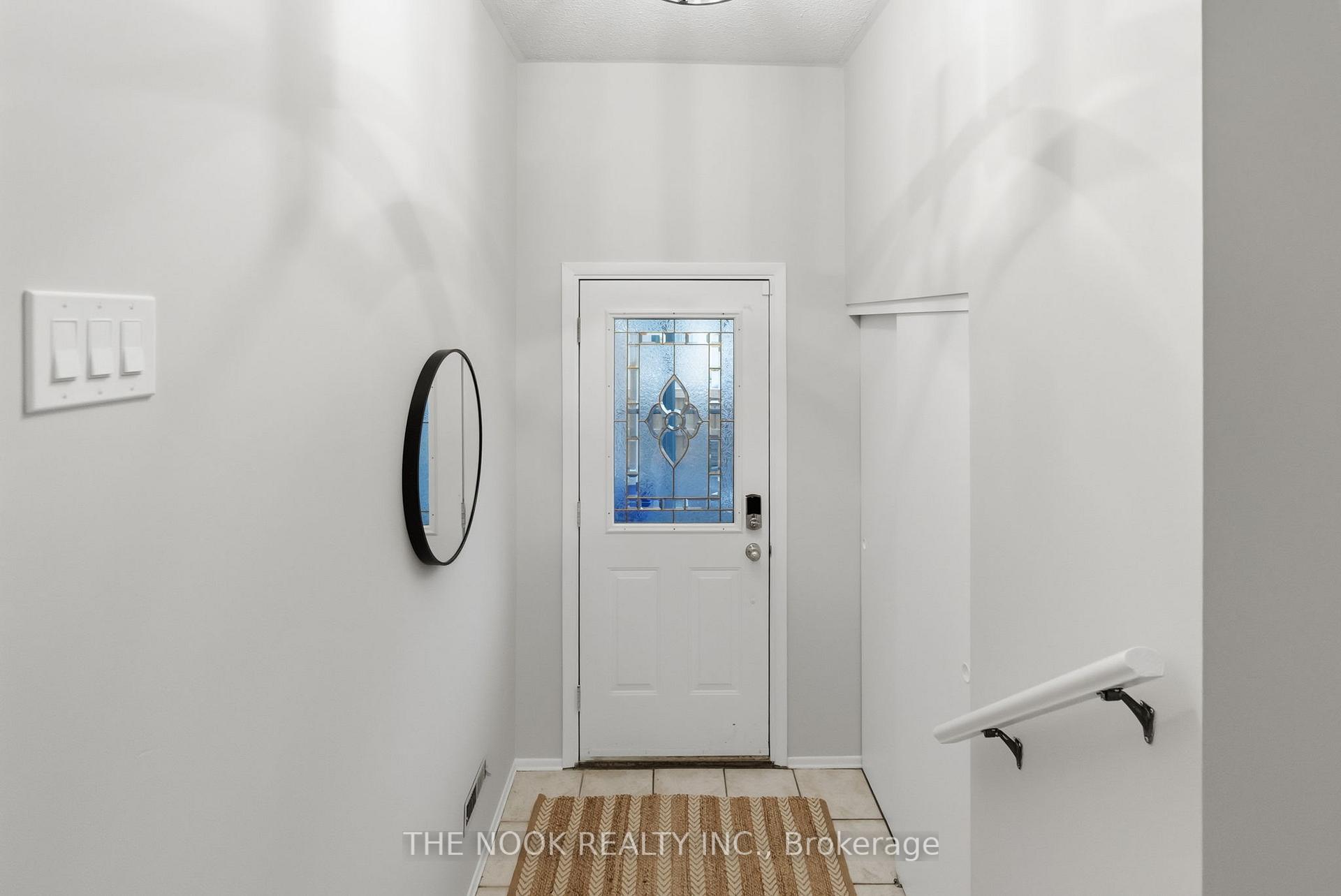 Photo 5 of 953 Essa Crescent, Pickering, West Shore — HOMEH