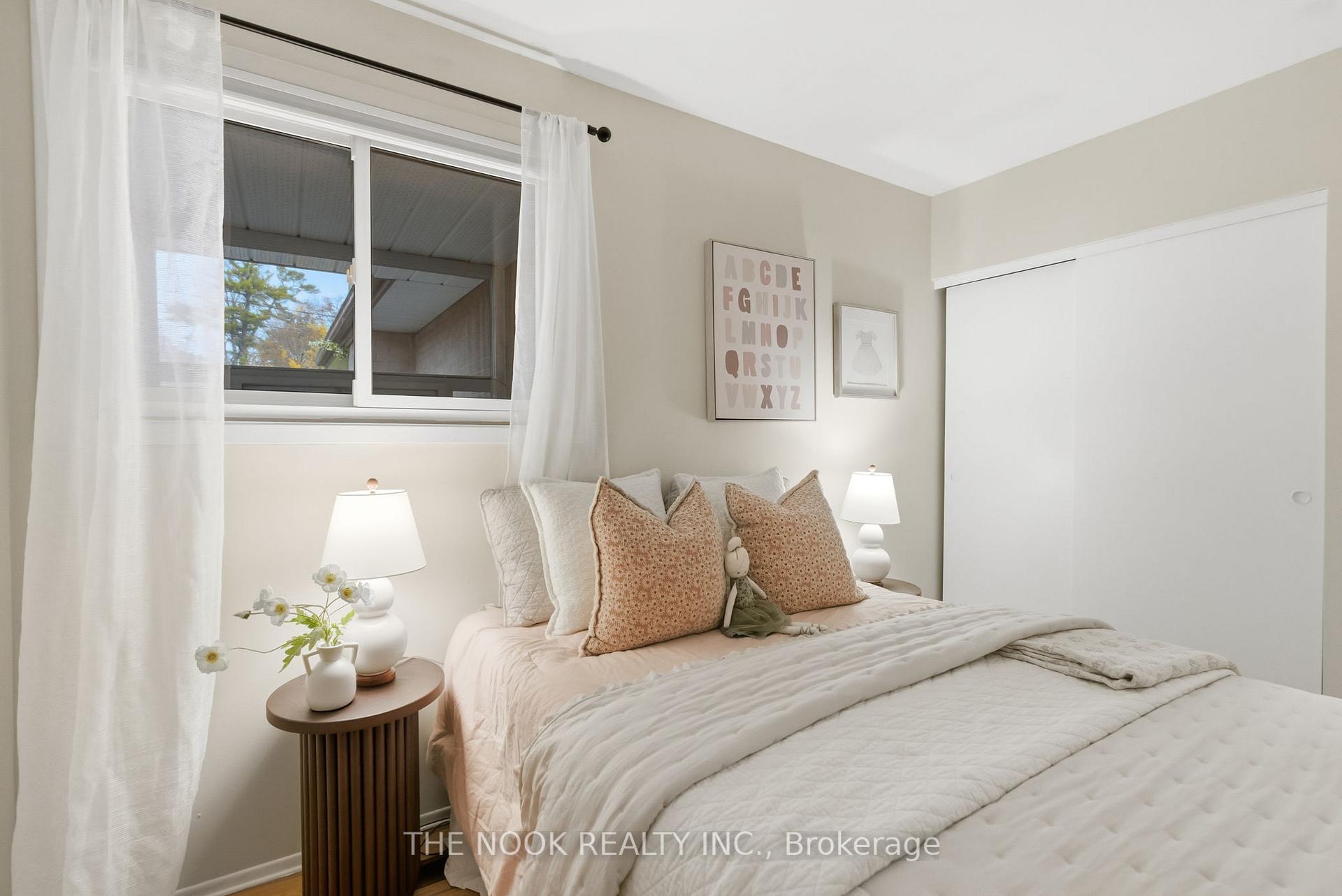 Photo 24 of 953 Essa Crescent, Pickering, West Shore — HOMEH