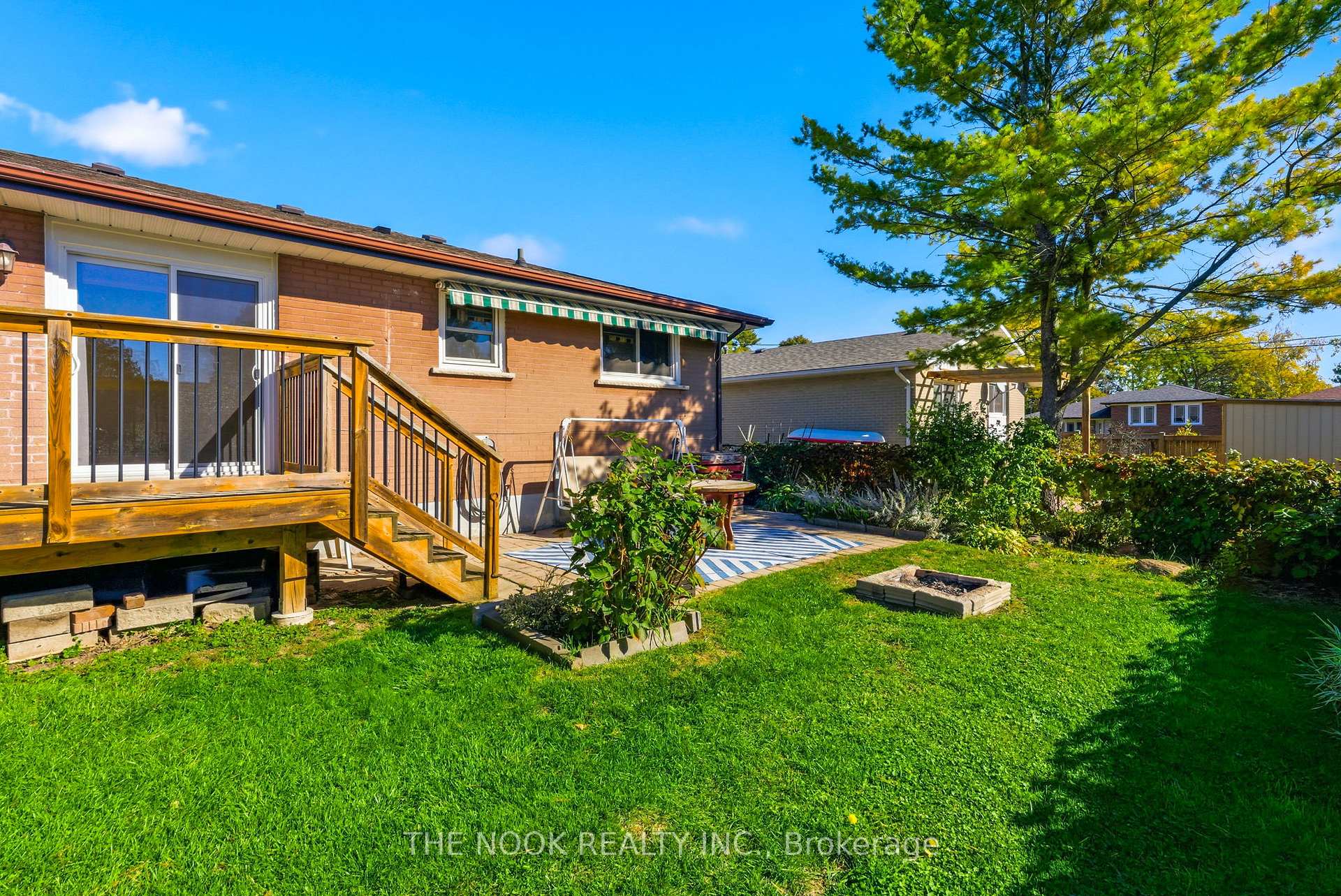 Photo 39 of 953 Essa Crescent, Pickering, West Shore — HOMEH