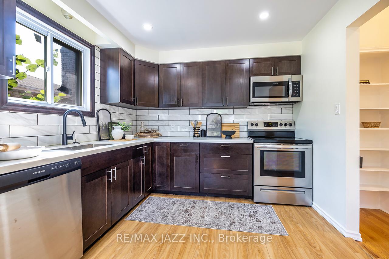 Photo 6 of 843 Charisma Crescent, Oshawa, McLaughlin — HOMEH