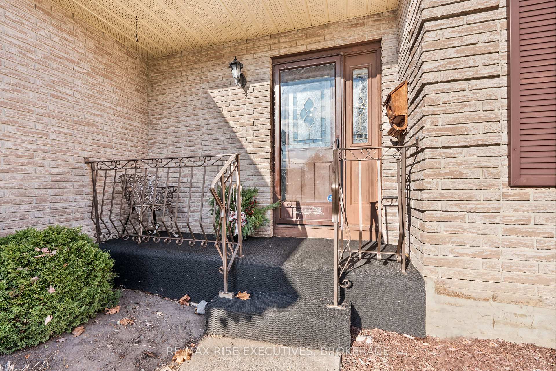 Photo 4 of 530 Canterbury Crescent, Kingston, City Southwest — HOMEH