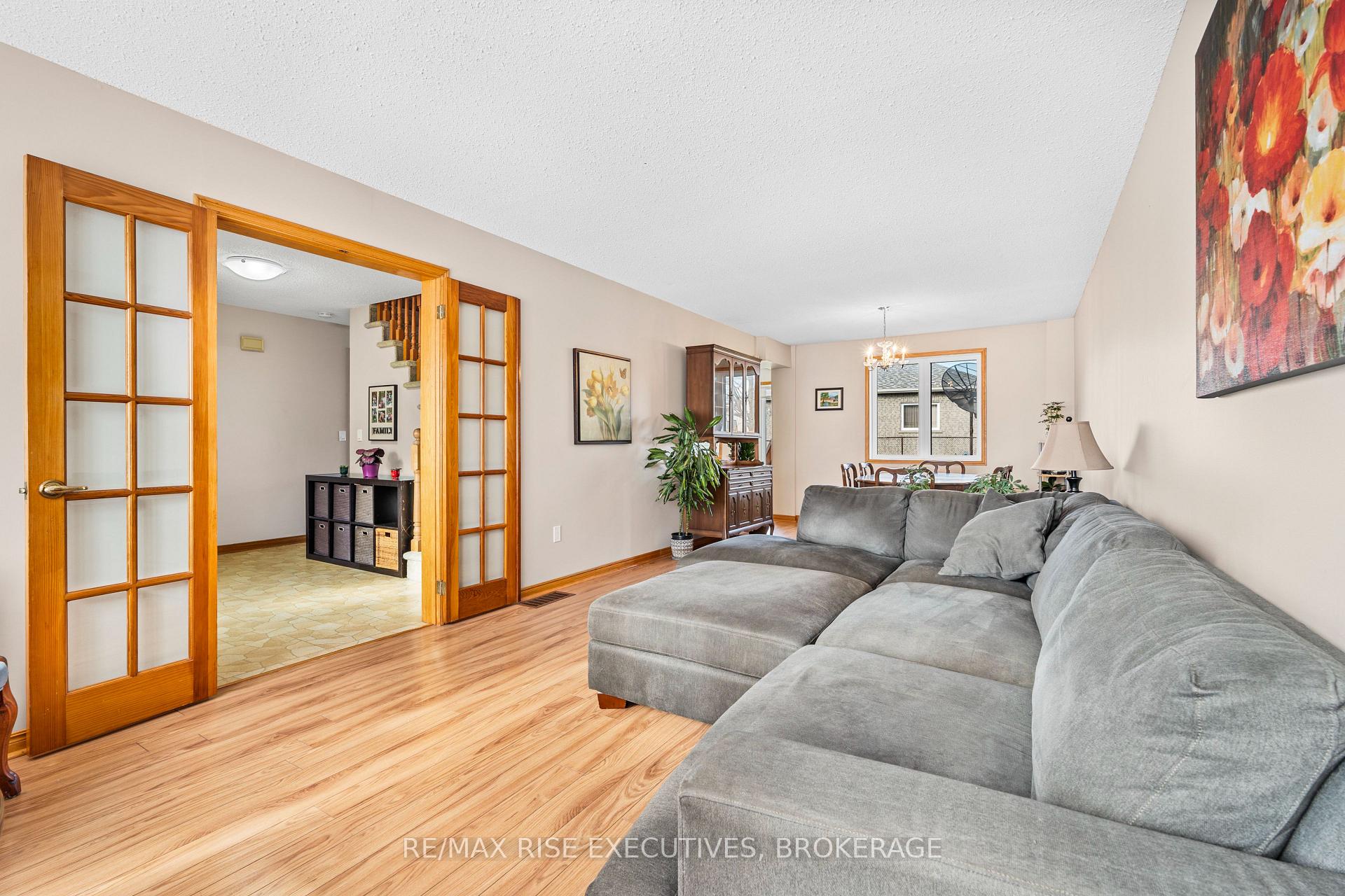 Photo 7 of 530 Canterbury Crescent, Kingston, City Southwest — HOMEH