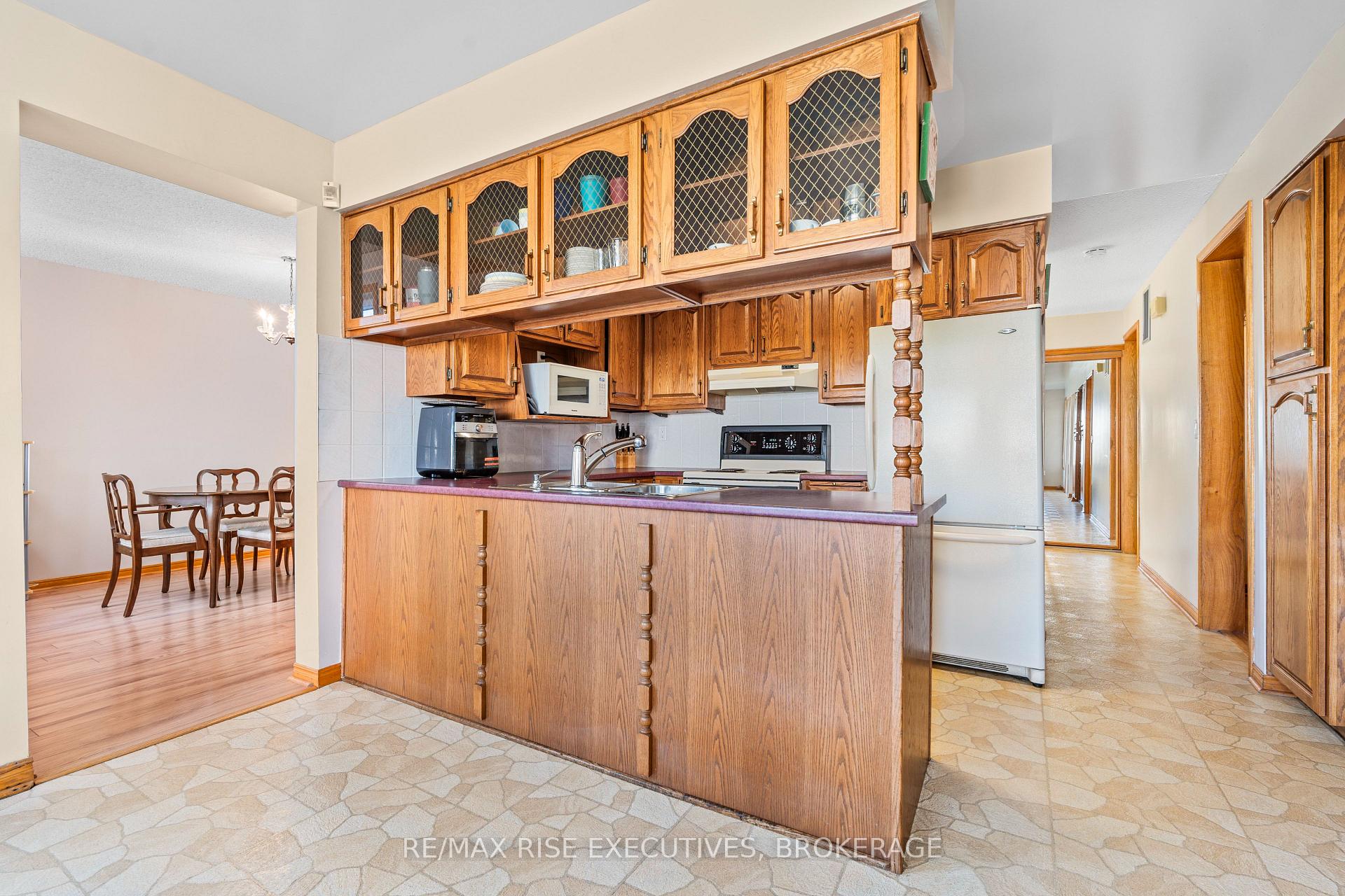 Photo 11 of 530 Canterbury Crescent, Kingston, City Southwest — HOMEH