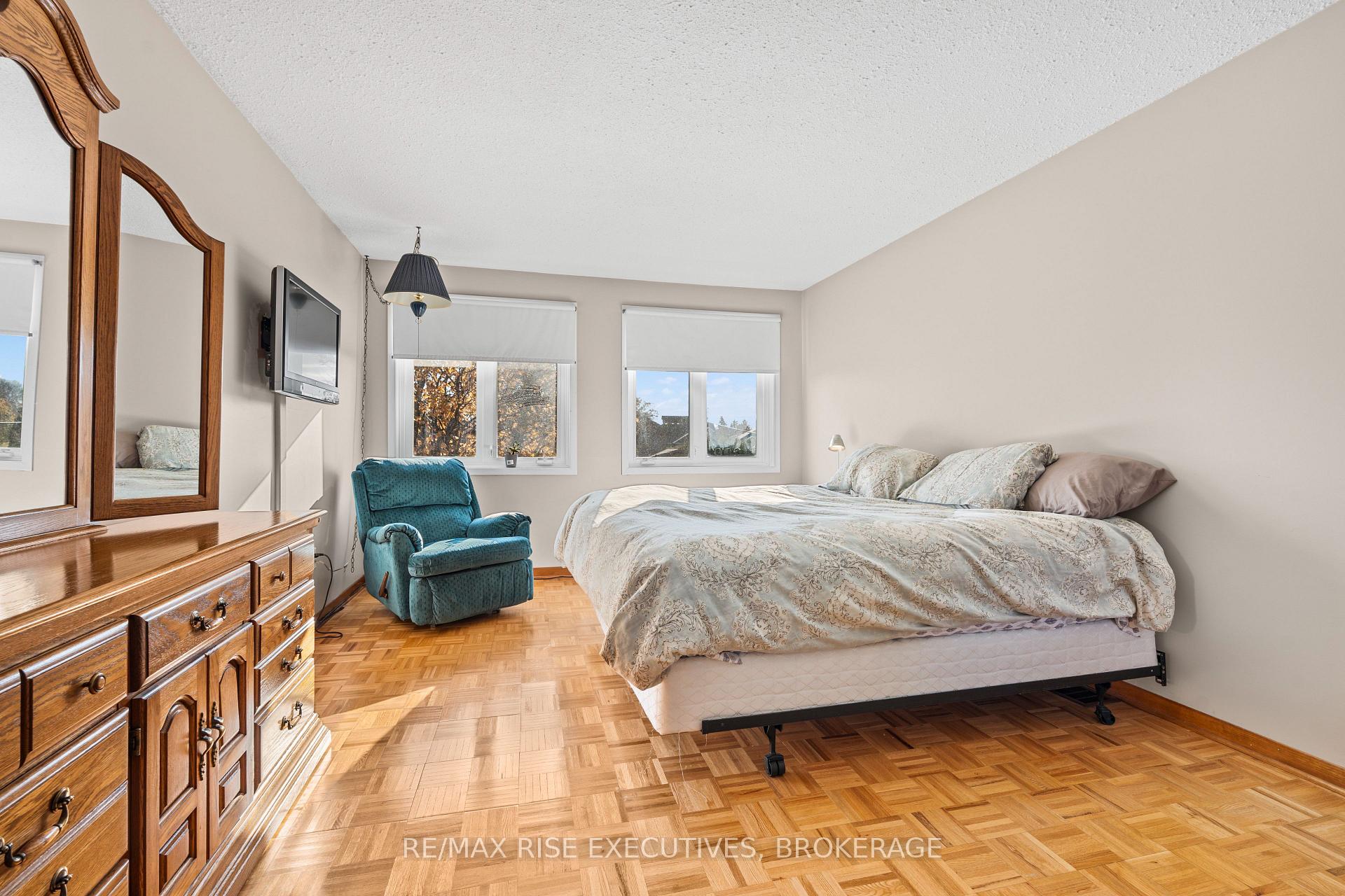 Photo 18 of 530 Canterbury Crescent, Kingston, City Southwest — HOMEH