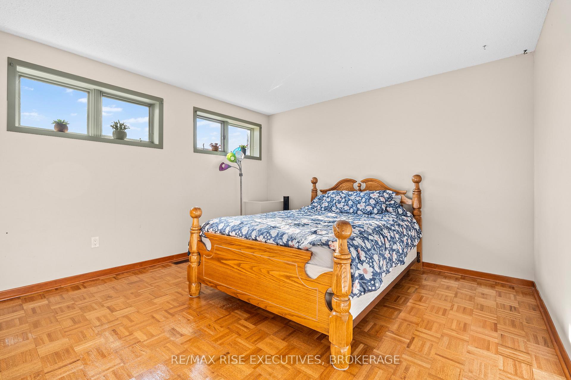 Photo 21 of 530 Canterbury Crescent, Kingston, City Southwest — HOMEH