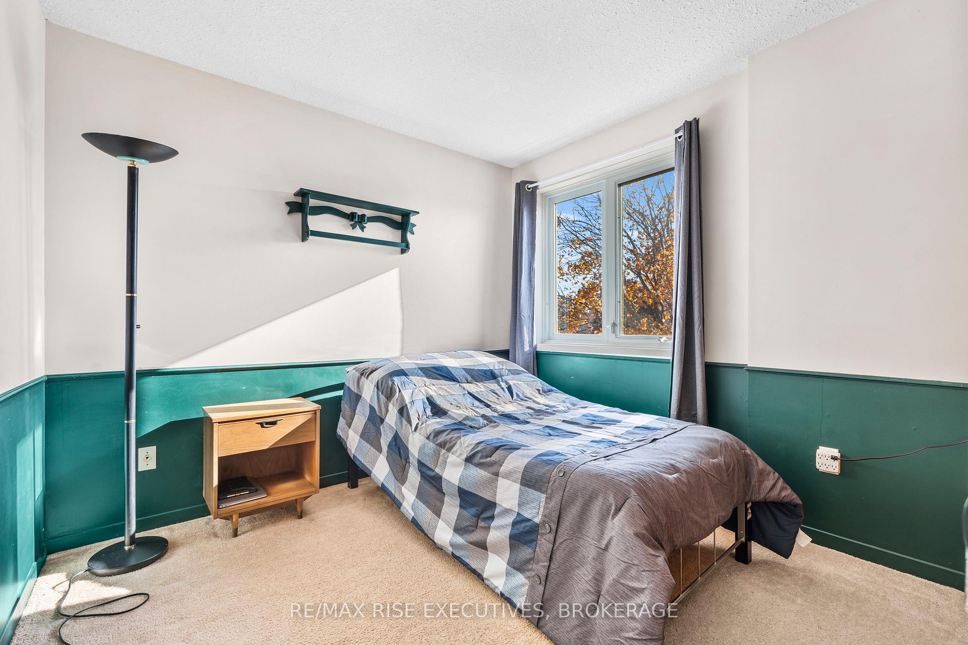 Photo 23 of 530 Canterbury Crescent, Kingston, City Southwest — HOMEH