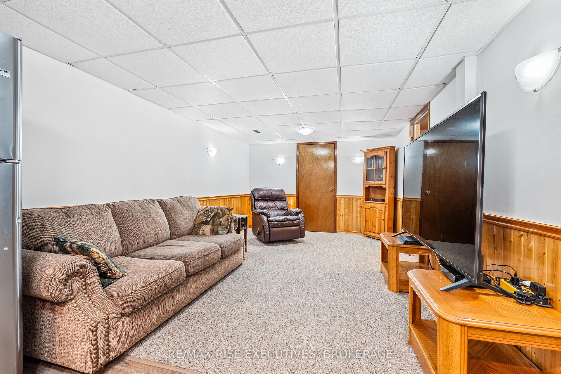 Photo 29 of 530 Canterbury Crescent, Kingston, City Southwest — HOMEH