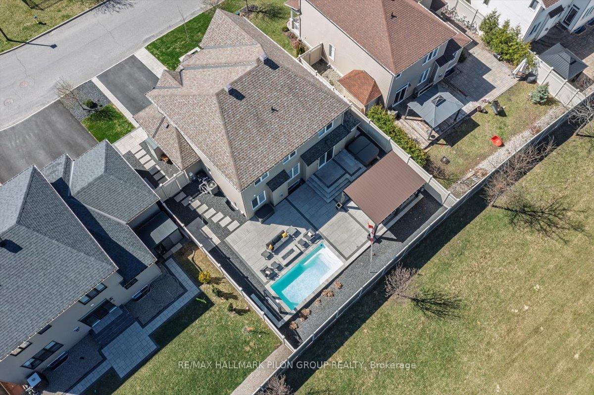 Photo 2 of 379 Nestleton Street, Ottawa, Avalon East — HOMEH