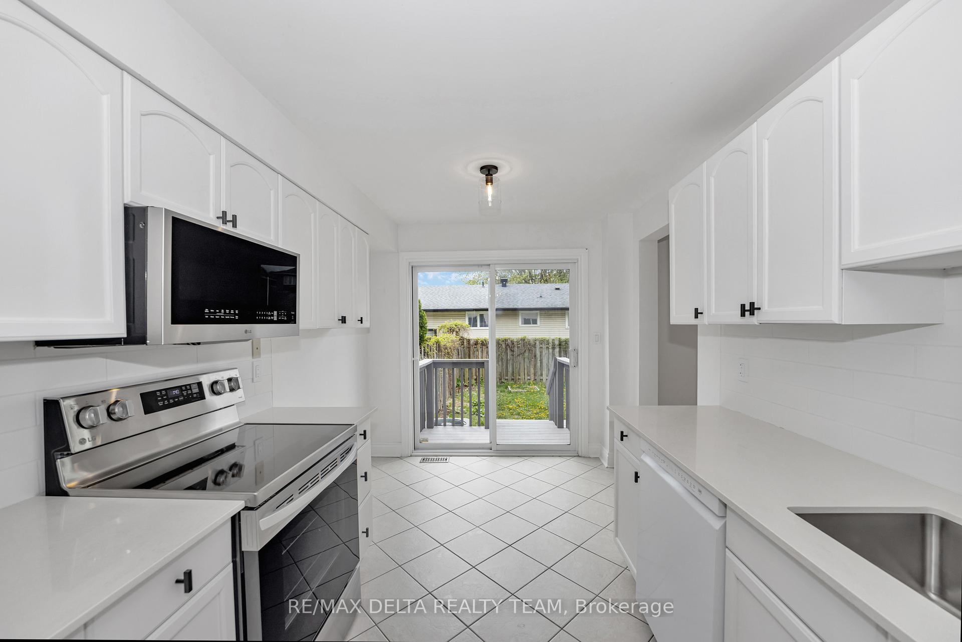 Photo 11 of 551 Casabella Drive, Ottawa, Avalon East — HOMEH