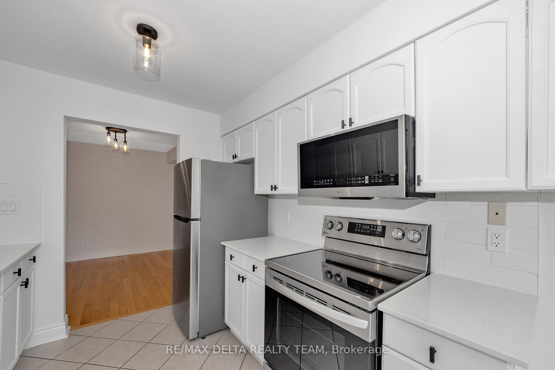 Photo 13 of 551 Casabella Drive, Ottawa, Avalon East — HOMEH