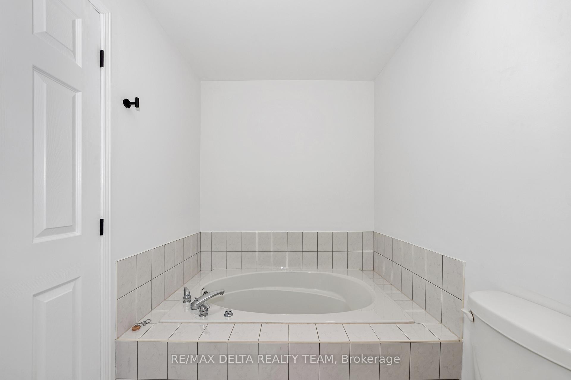 Photo 25 of 551 Casabella Drive, Ottawa, Avalon East — HOMEH