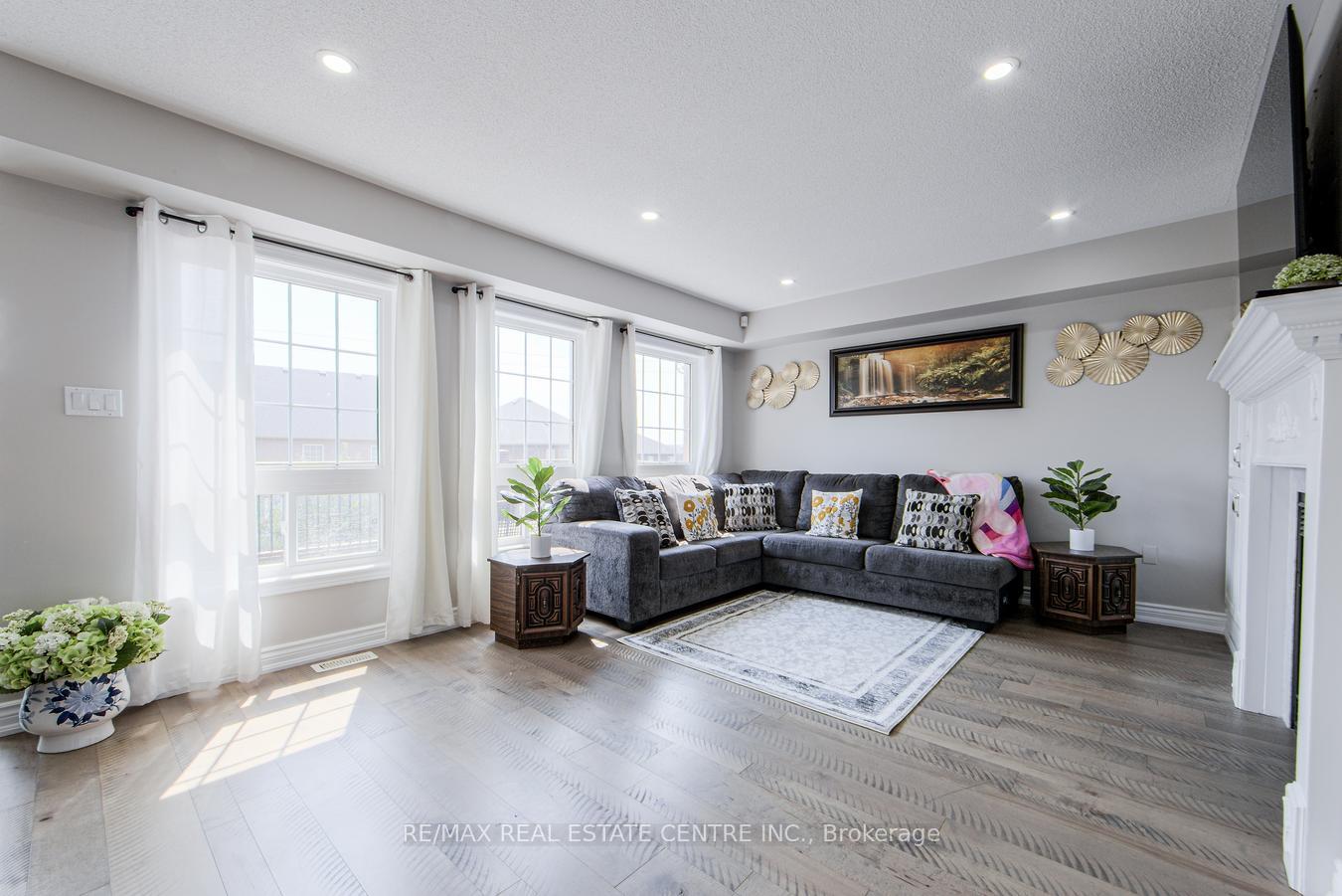 Photo 11 of 907 Coldstream Drive, Oshawa, Taunton — HOMEH