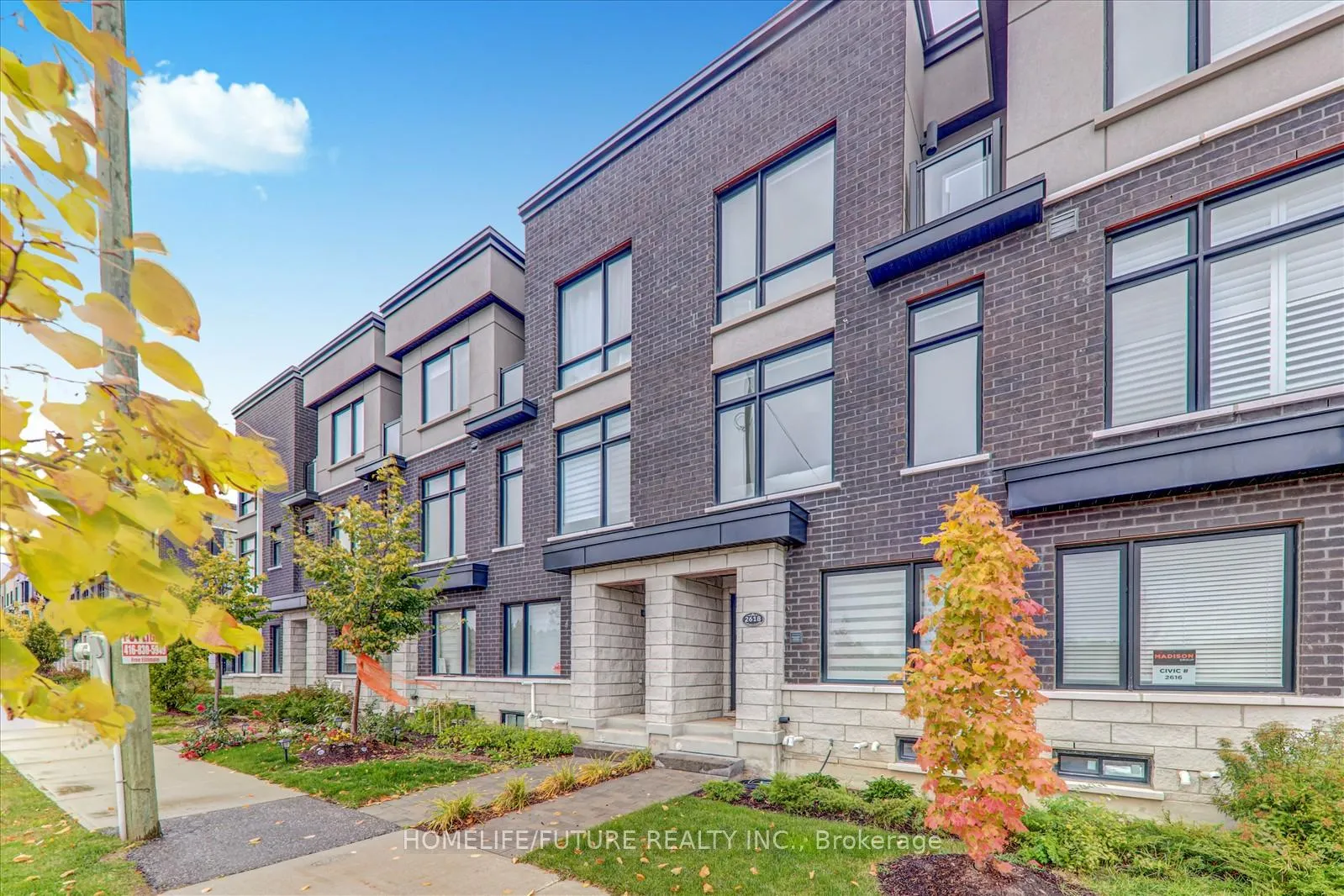 Photo 3 of 2618 Castlegate Crossing, Pickering, Duffin Heights — HOMEH