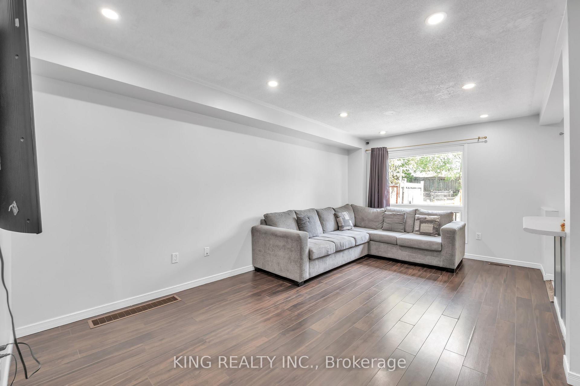 Photo 7 of 1061 Tilbury Street, Oshawa, Farewell — HOMEH
