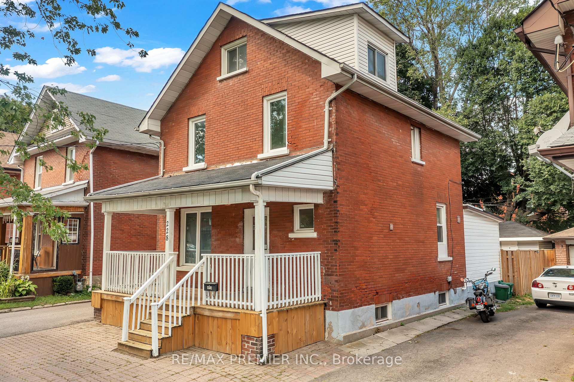Photo 3 of 228 Bruce Street, Oshawa, Central — HOMEH