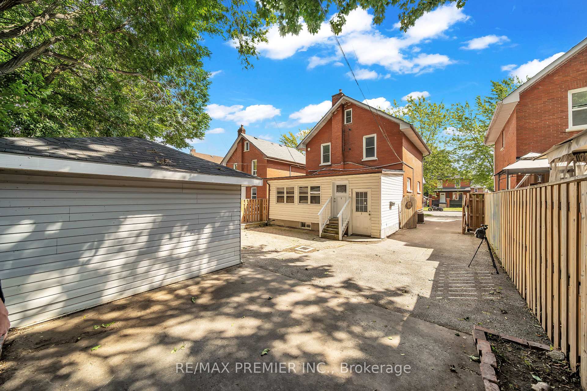 Photo 5 of 228 Bruce Street, Oshawa, Central — HOMEH