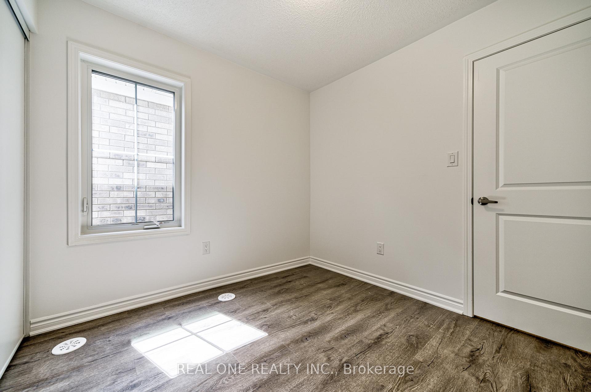 Photo 16 of 1843 Thames Circle, Milton, Bowes — HOMEH