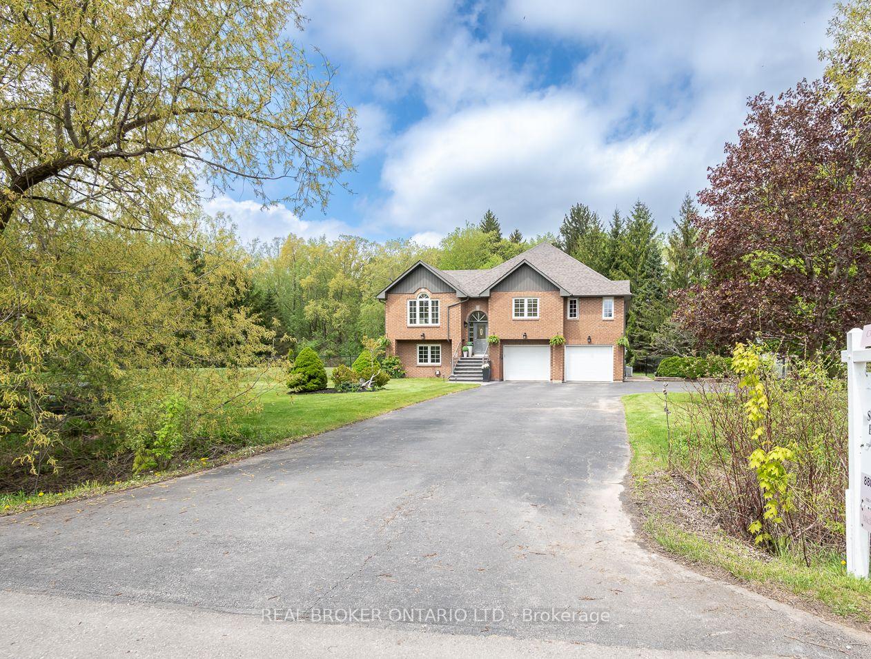 Front of 2025 Country Lane Court