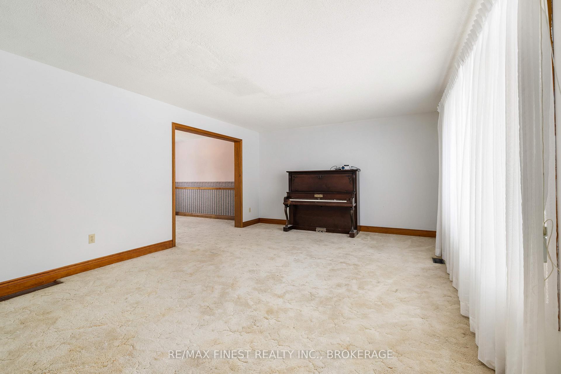 Photo 6 of 555 Rankin Crescent, Kingston, South of Taylor-Kidd Blvd — HOMEH