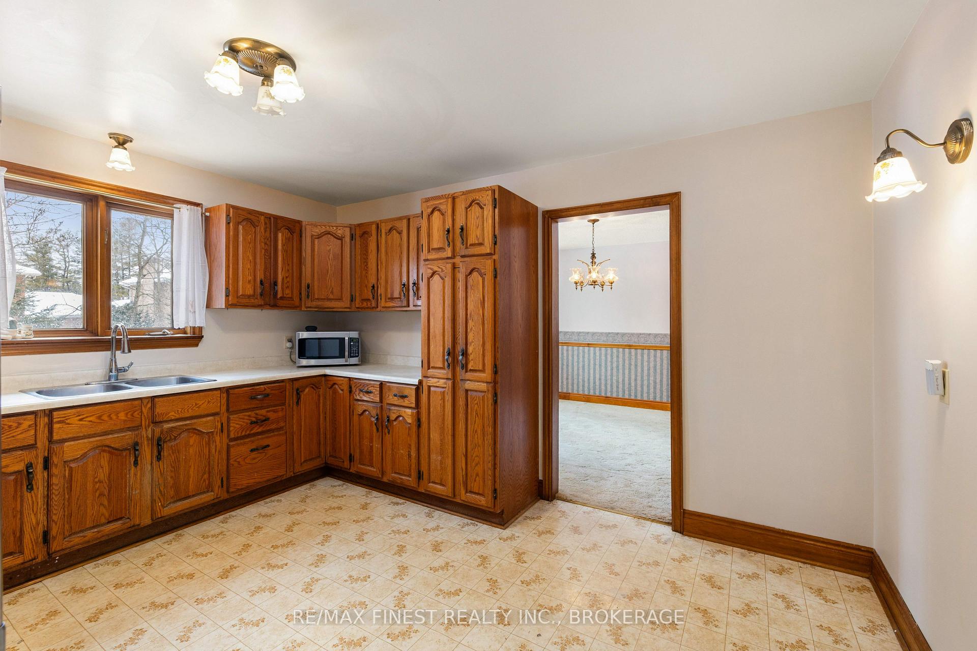 Photo 10 of 555 Rankin Crescent, Kingston, South of Taylor-Kidd Blvd — HOMEH
