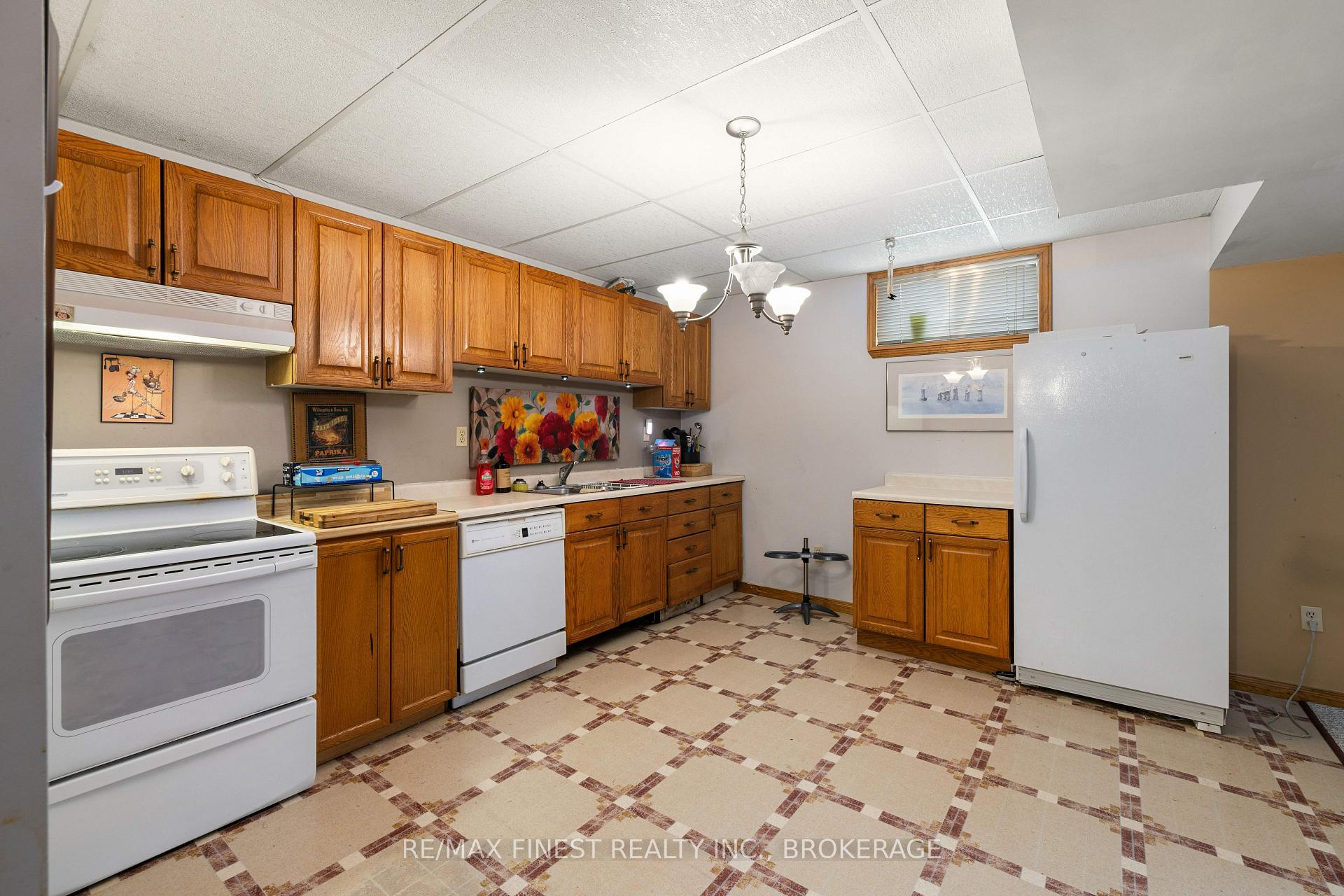 Photo 30 of 555 Rankin Crescent, Kingston, South of Taylor-Kidd Blvd — HOMEH