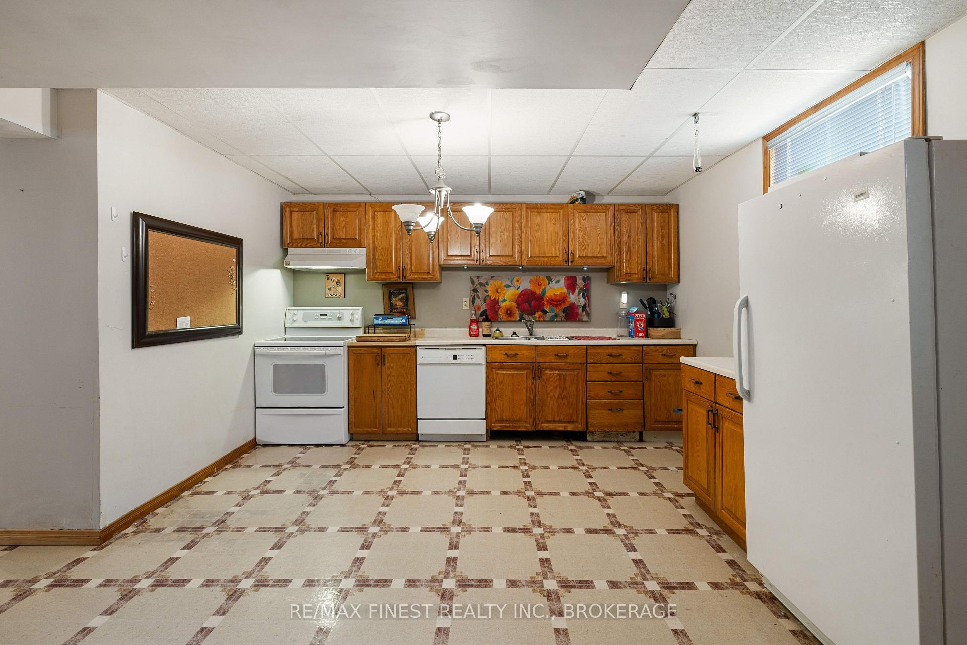Photo 31 of 555 Rankin Crescent, Kingston, South of Taylor-Kidd Blvd — HOMEH