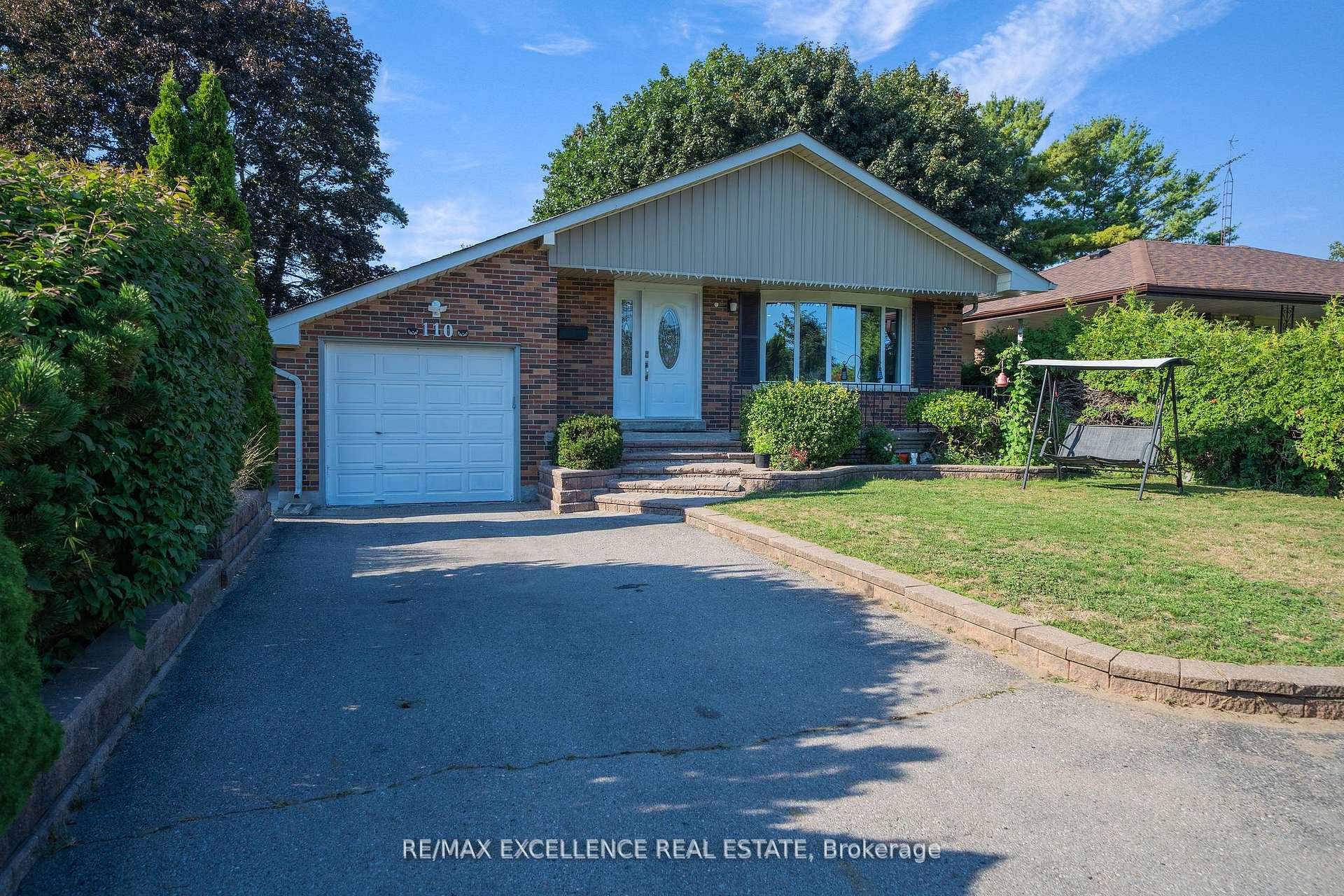 Photo 2 of 110 Seneca Avenue, Oshawa, Samac — HOMEH