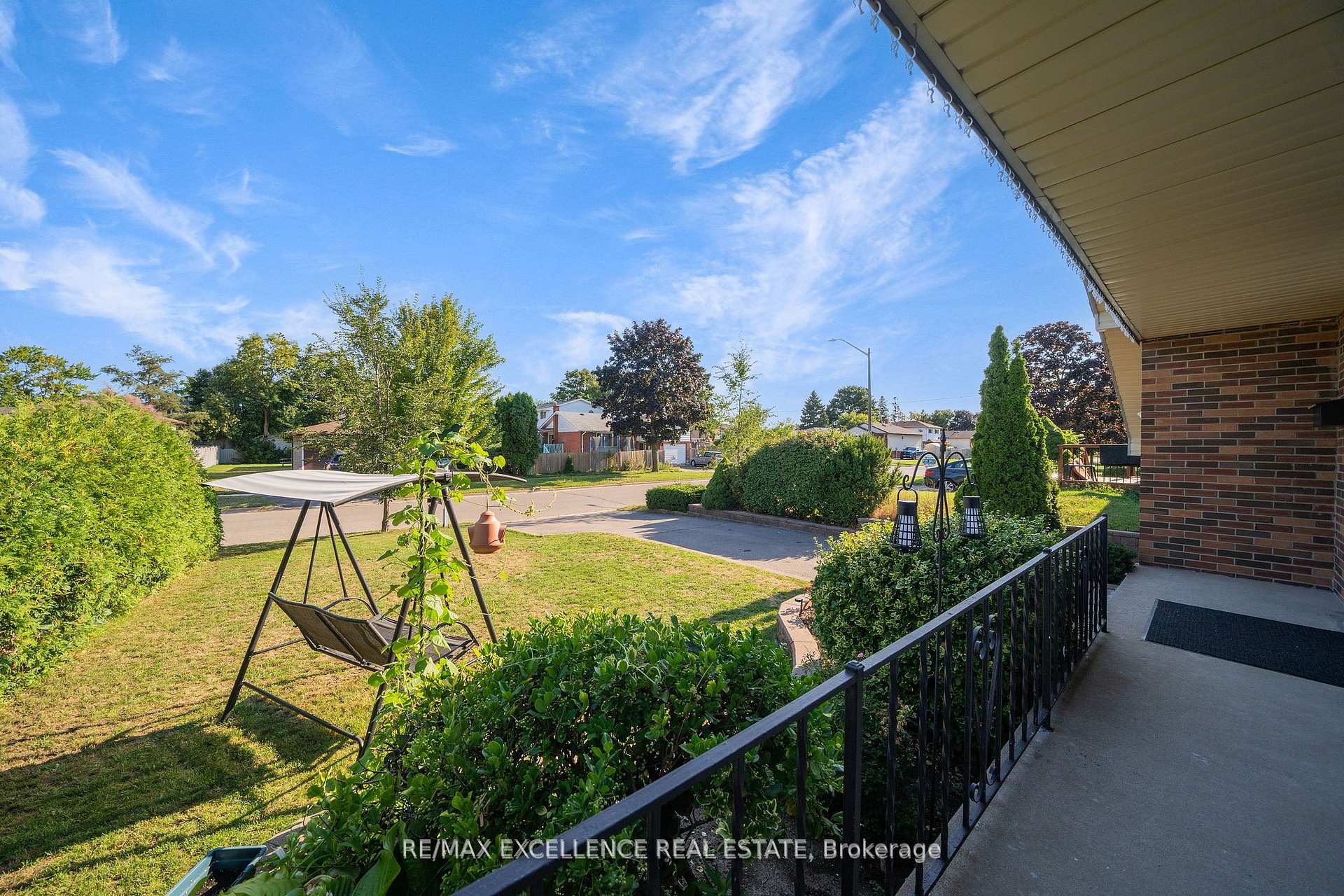 Photo 3 of 110 Seneca Avenue, Oshawa, Samac — HOMEH