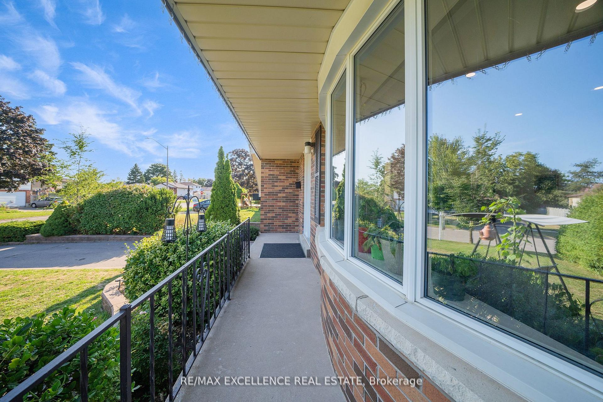Photo 4 of 110 Seneca Avenue, Oshawa, Samac — HOMEH