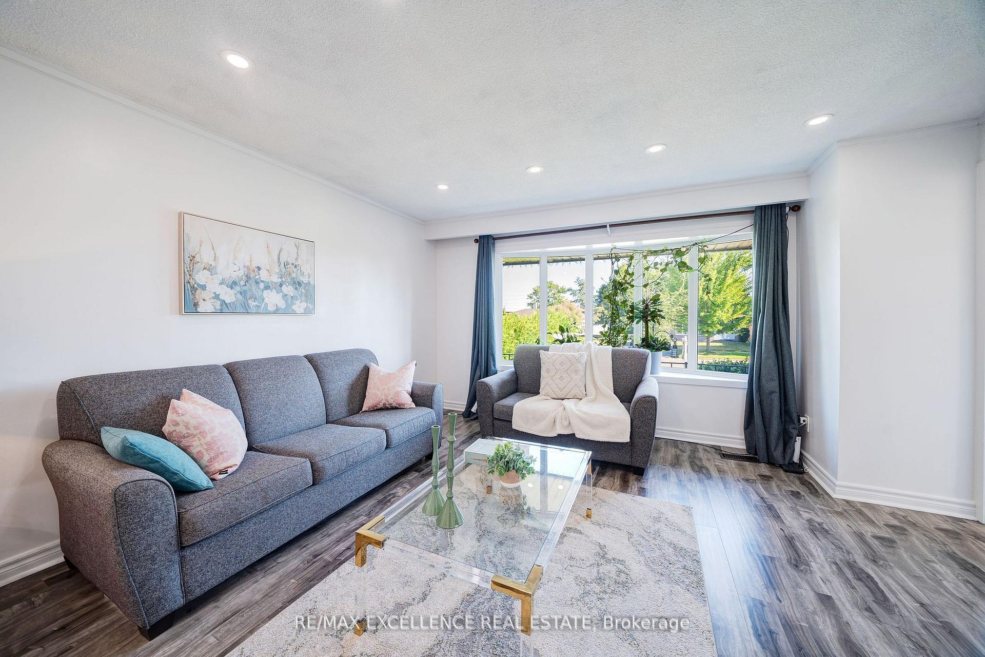 Photo 6 of 110 Seneca Avenue, Oshawa, Samac — HOMEH