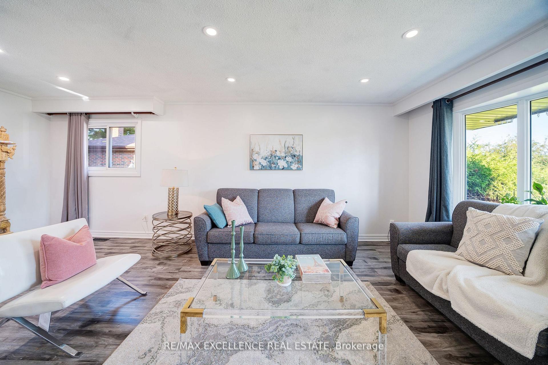 Photo 8 of 110 Seneca Avenue, Oshawa, Samac — HOMEH