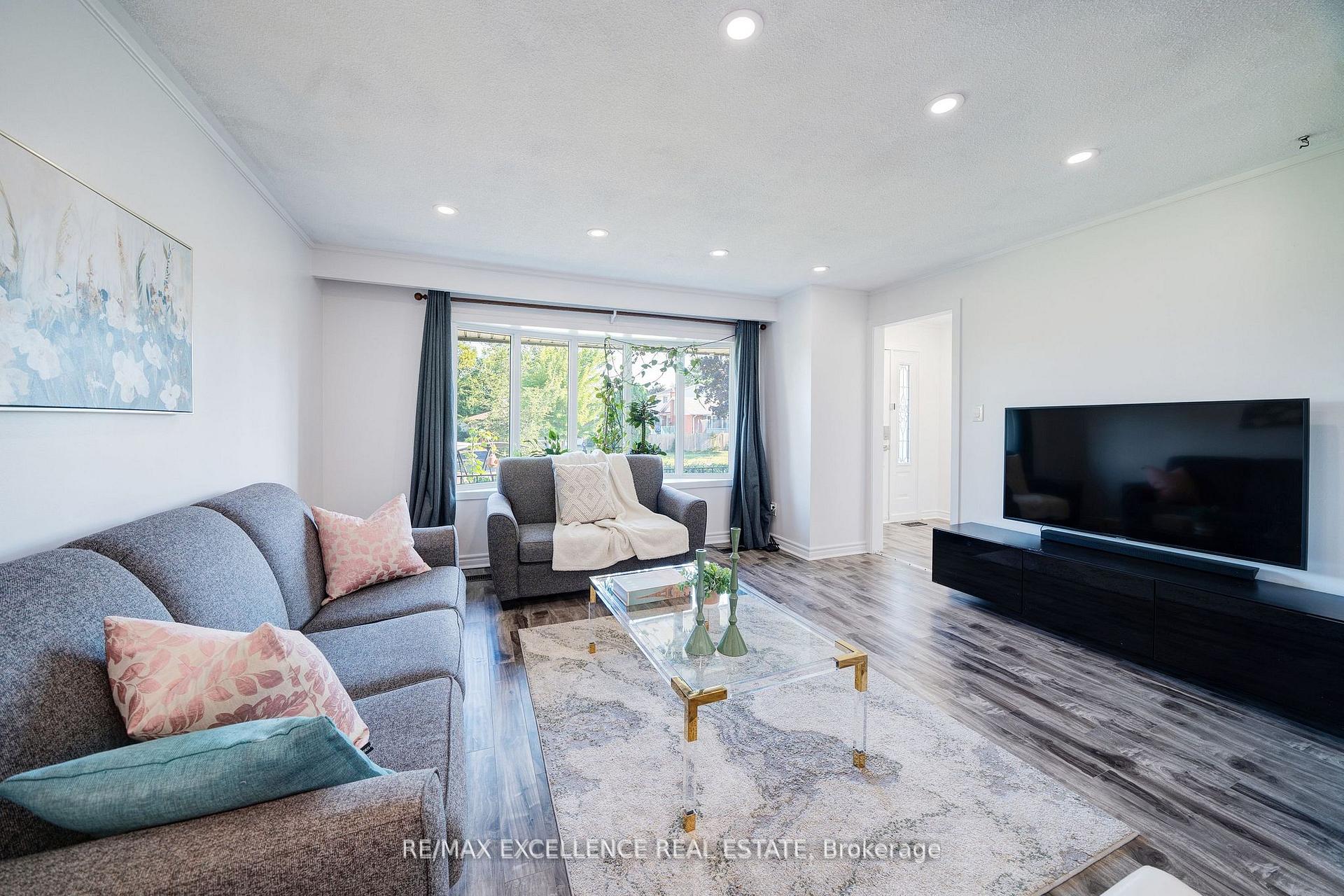 Photo 9 of 110 Seneca Avenue, Oshawa, Samac — HOMEH