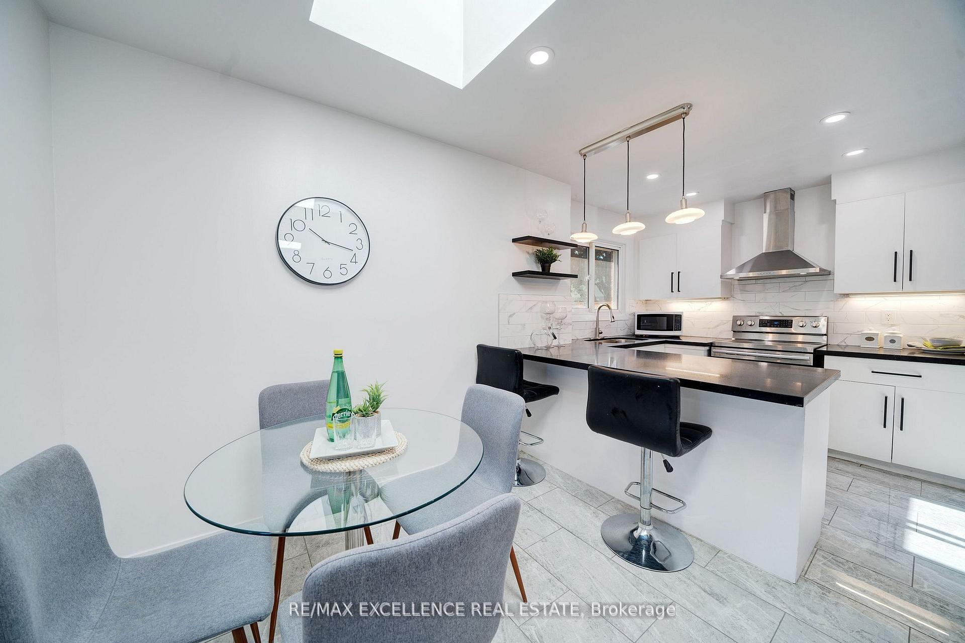 Photo 10 of 110 Seneca Avenue, Oshawa, Samac — HOMEH