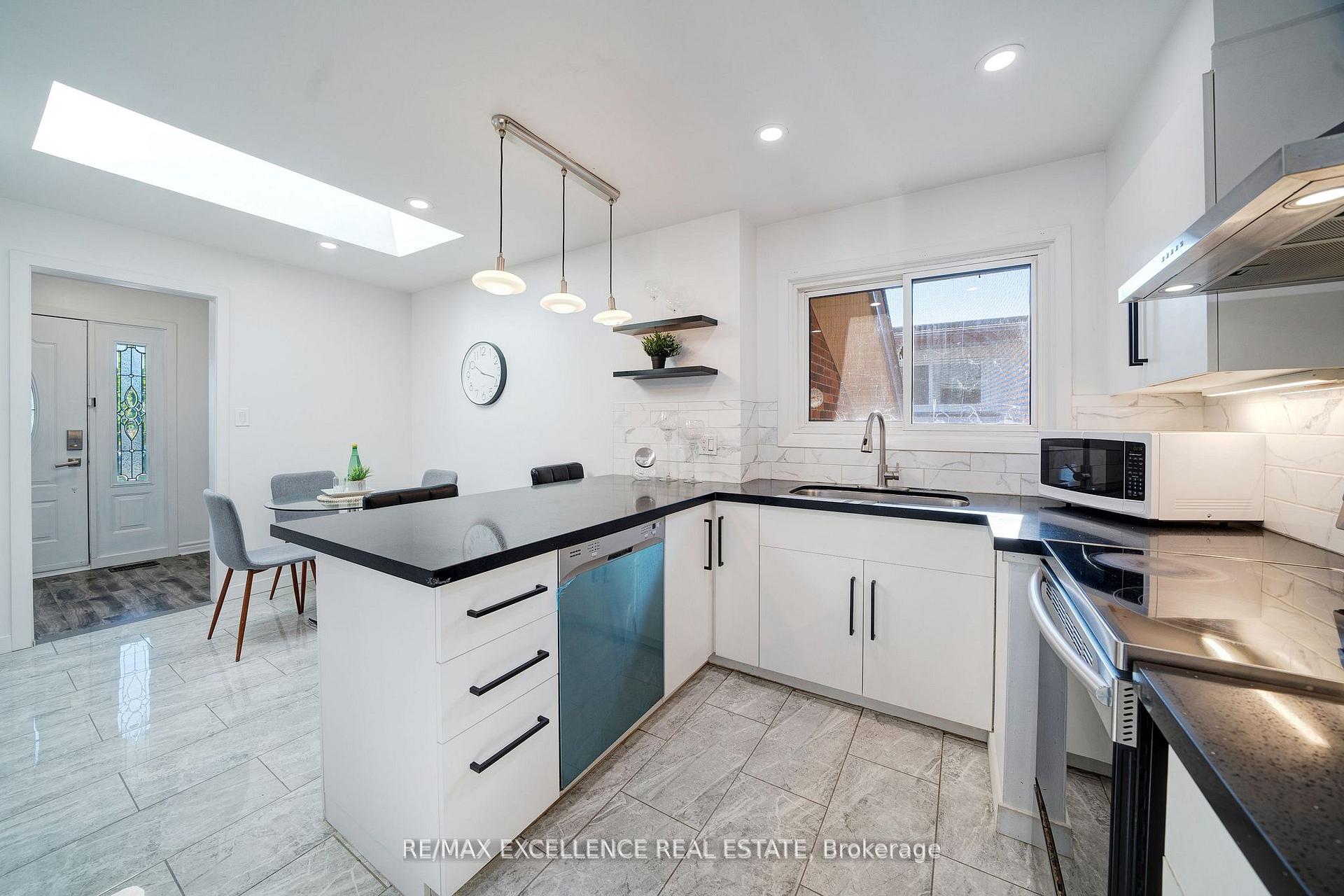 Photo 13 of 110 Seneca Avenue, Oshawa, Samac — HOMEH