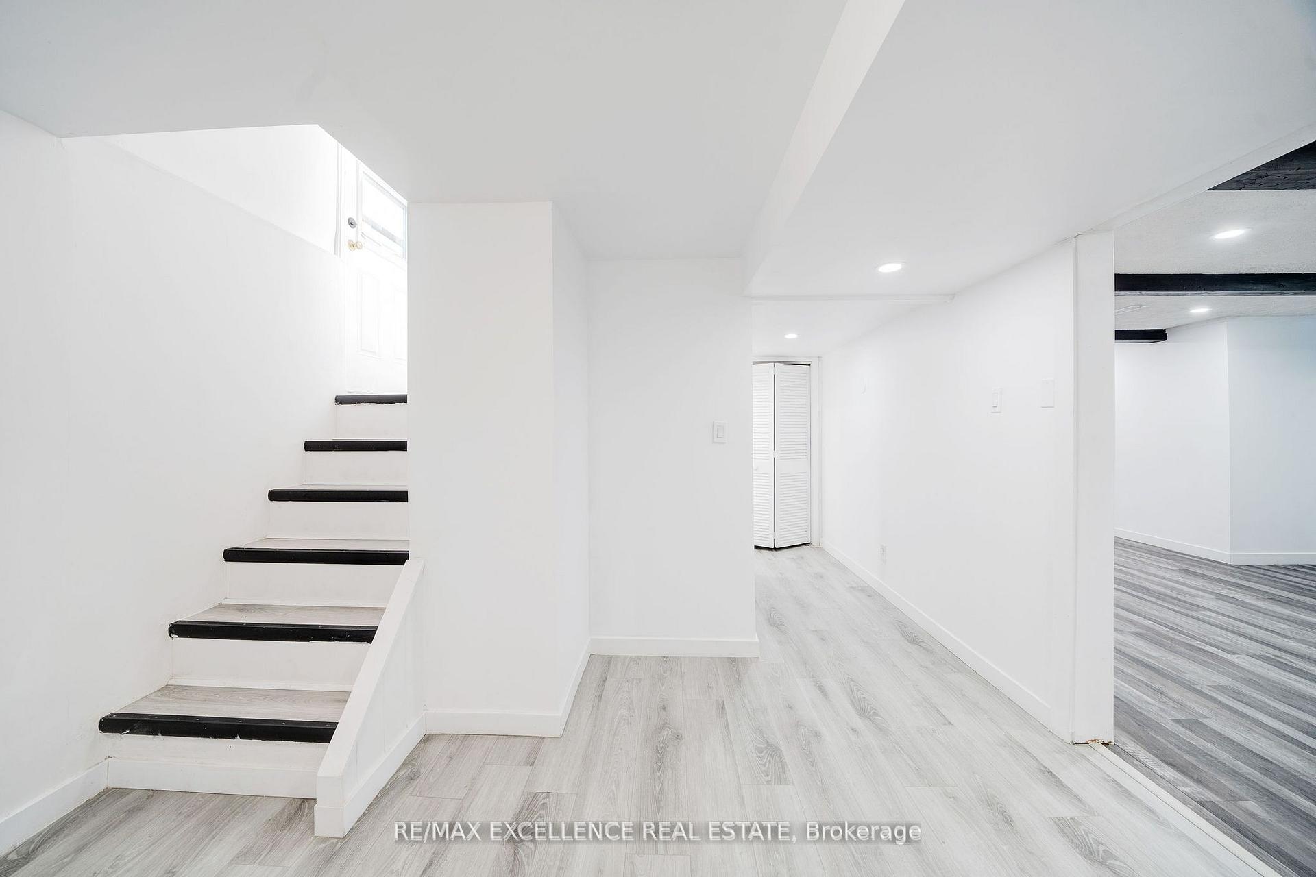 Photo 24 of 110 Seneca Avenue, Oshawa, Samac — HOMEH