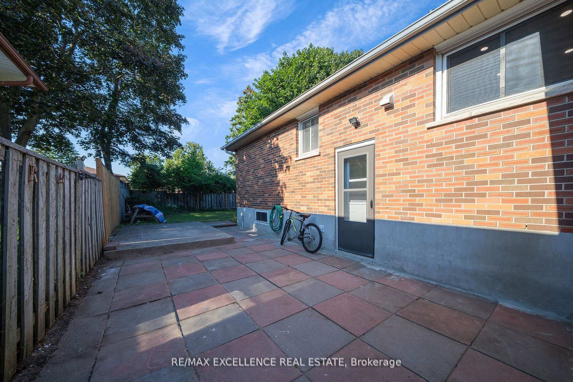 Photo 36 of 110 Seneca Avenue, Oshawa, Samac — HOMEH