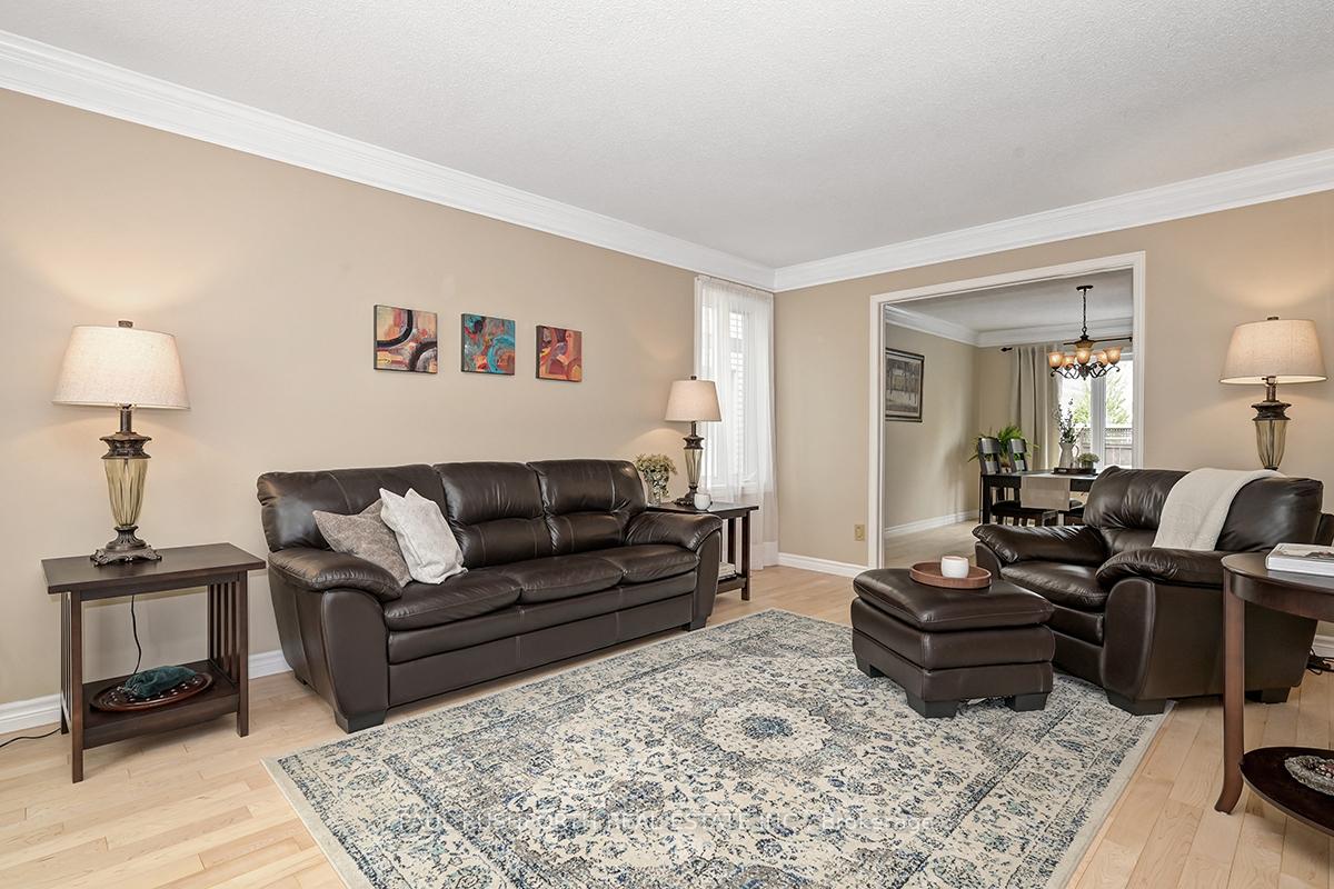 Photo 6 of 1399 Hayes Street, Ottawa, Bilberry Creek/Queenswood Heights — HOMEH