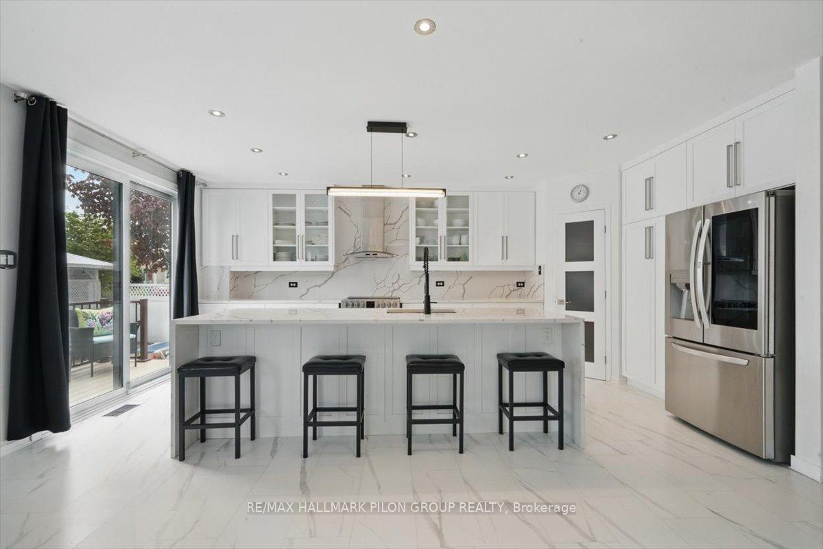 Photo 4 of 1850 Celeste Way, Ottawa, Fallingbrook/Gardenway South — HOMEH