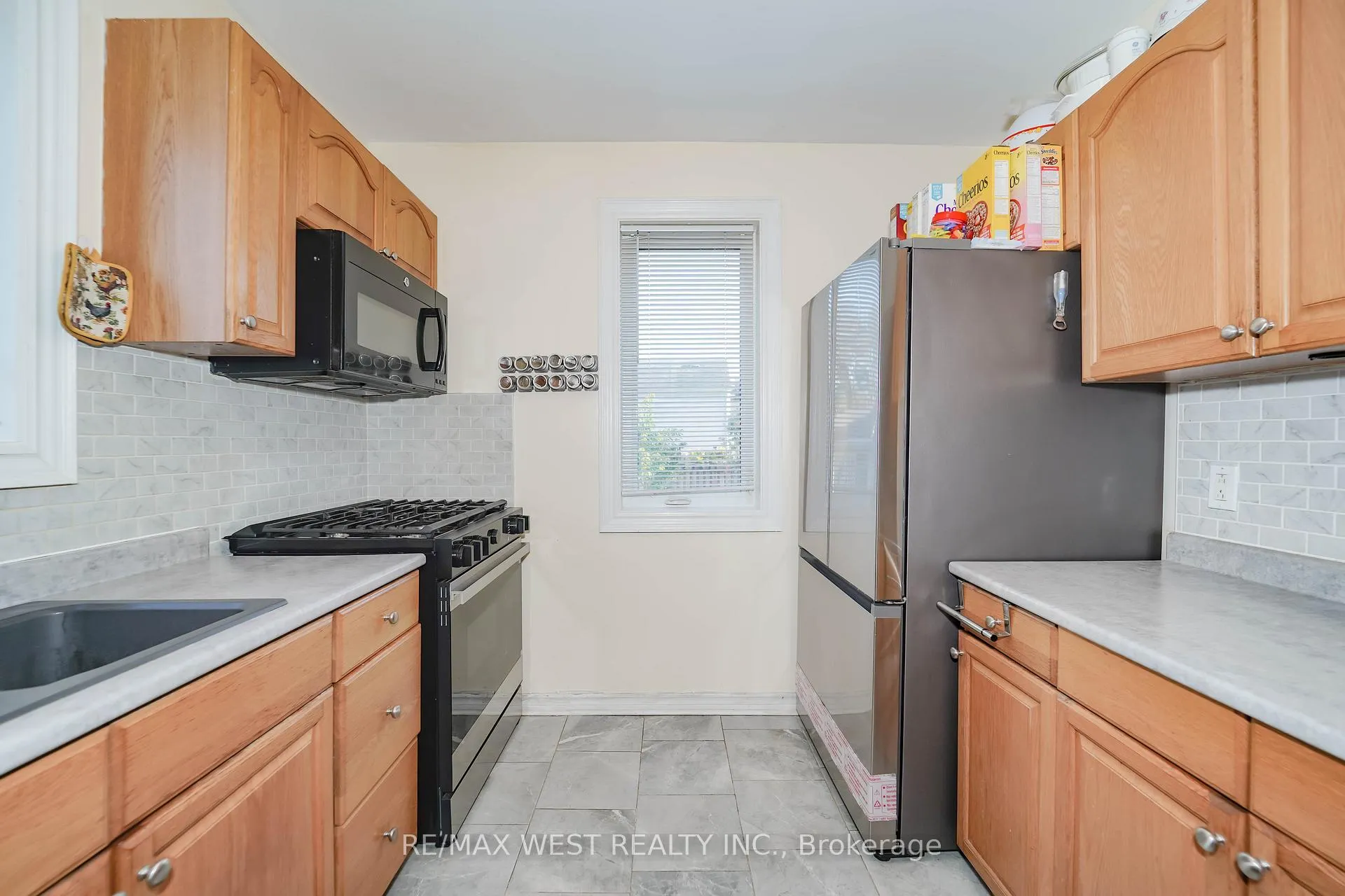 Photo 3 of 293 Frontenac Avenue, Oshawa, Vanier — HOMEH