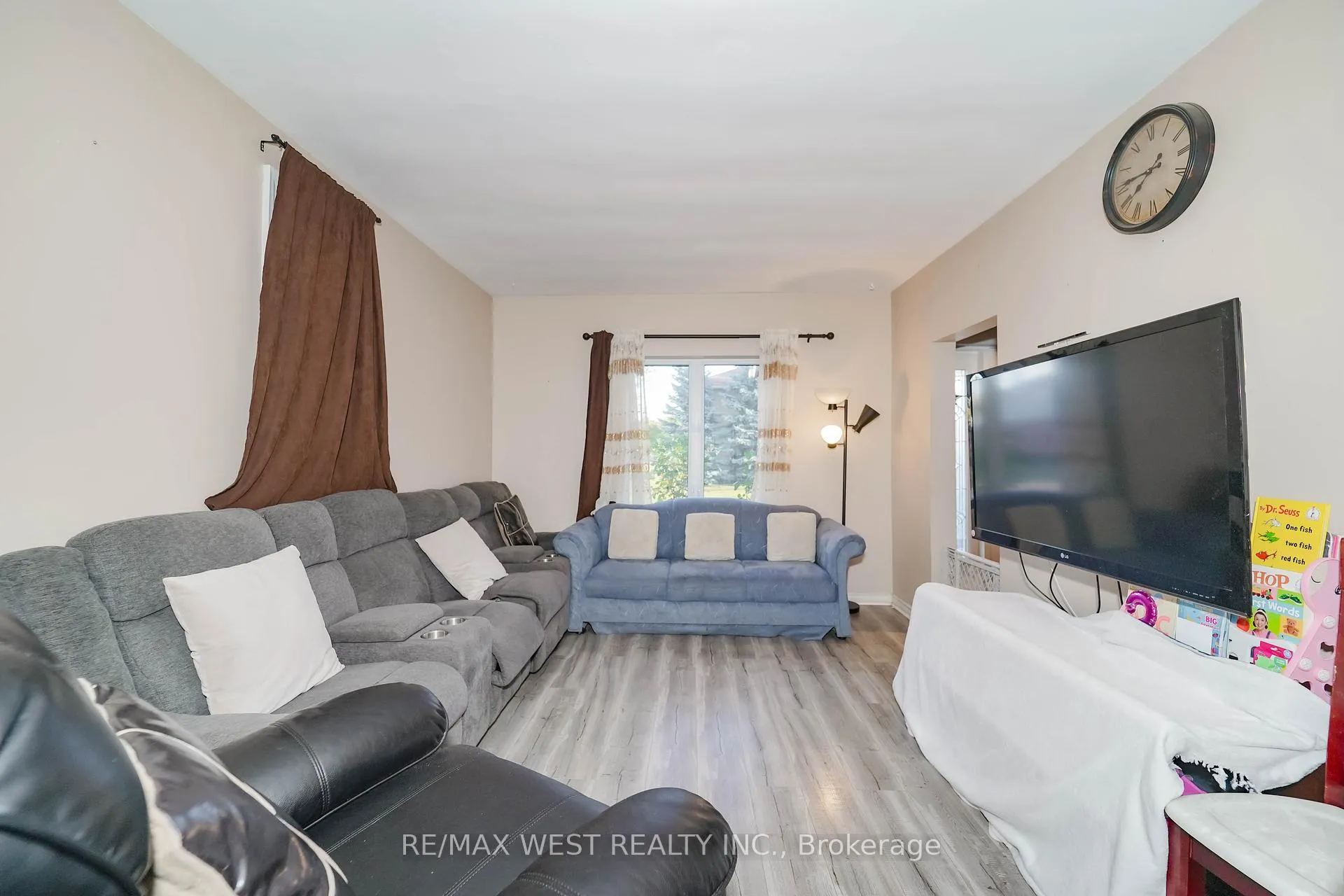 Photo 4 of 293 Frontenac Avenue, Oshawa, Vanier — HOMEH