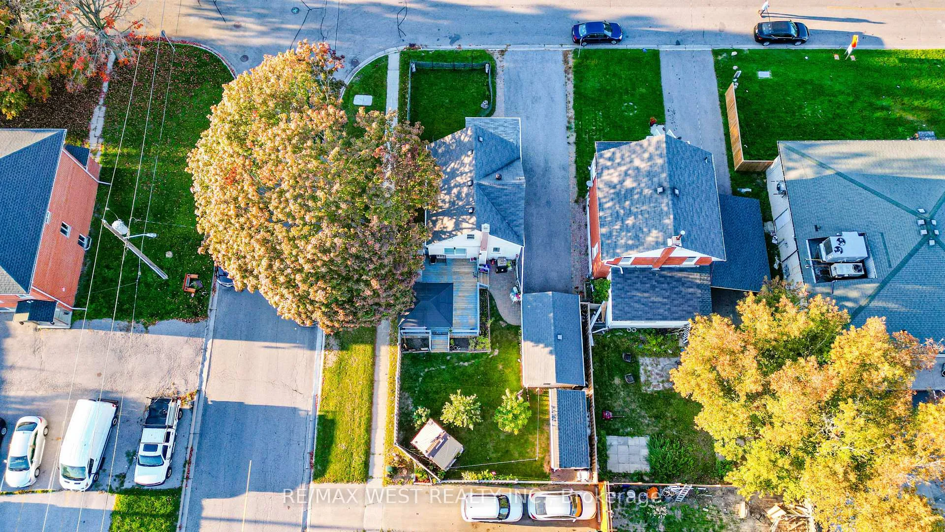 Photo 6 of 293 Frontenac Avenue, Oshawa, Vanier — HOMEH