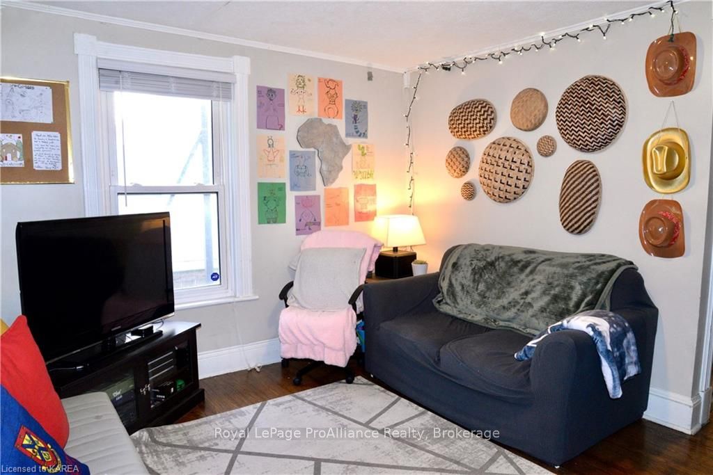 Photo 11 of 368 Alfred Street, Kingston, East of Sir John A. Blvd — HOMEH
