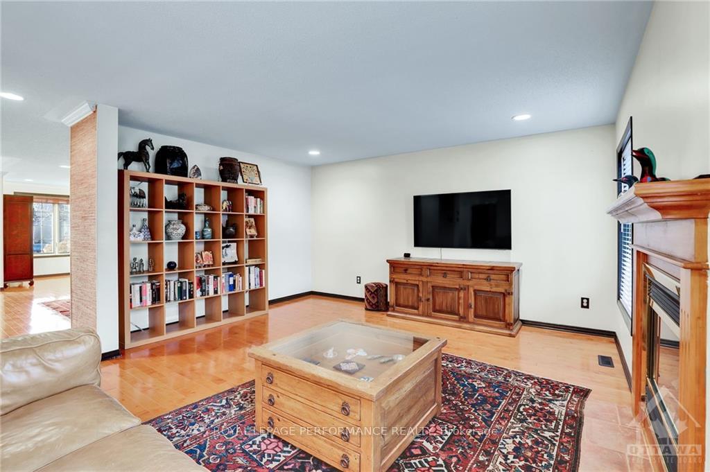 Photo 13 of 2103 Esprit Drive, Ottawa, Avalon East — HOMEH
