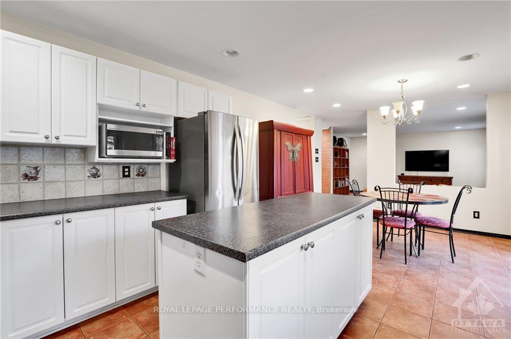Photo 18 of 2103 Esprit Drive, Ottawa, Avalon East — HOMEH
