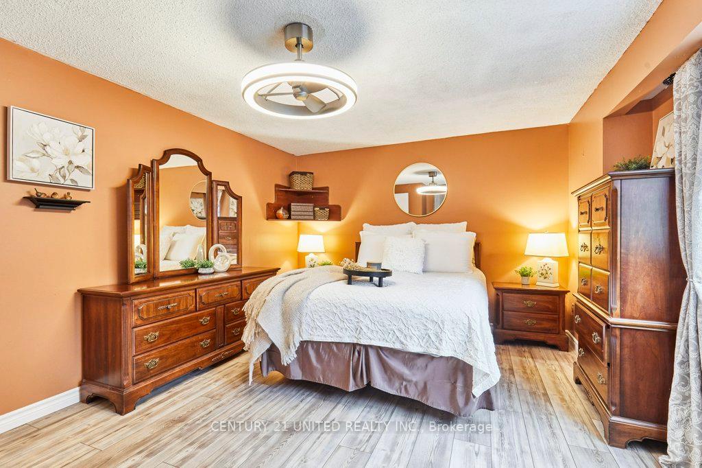 Photo 33 of 273 Belfast Court, Oshawa, Vanier — HOMEH