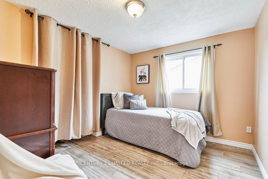 Photo 34 of 273 Belfast Court, Oshawa, Vanier — HOMEH